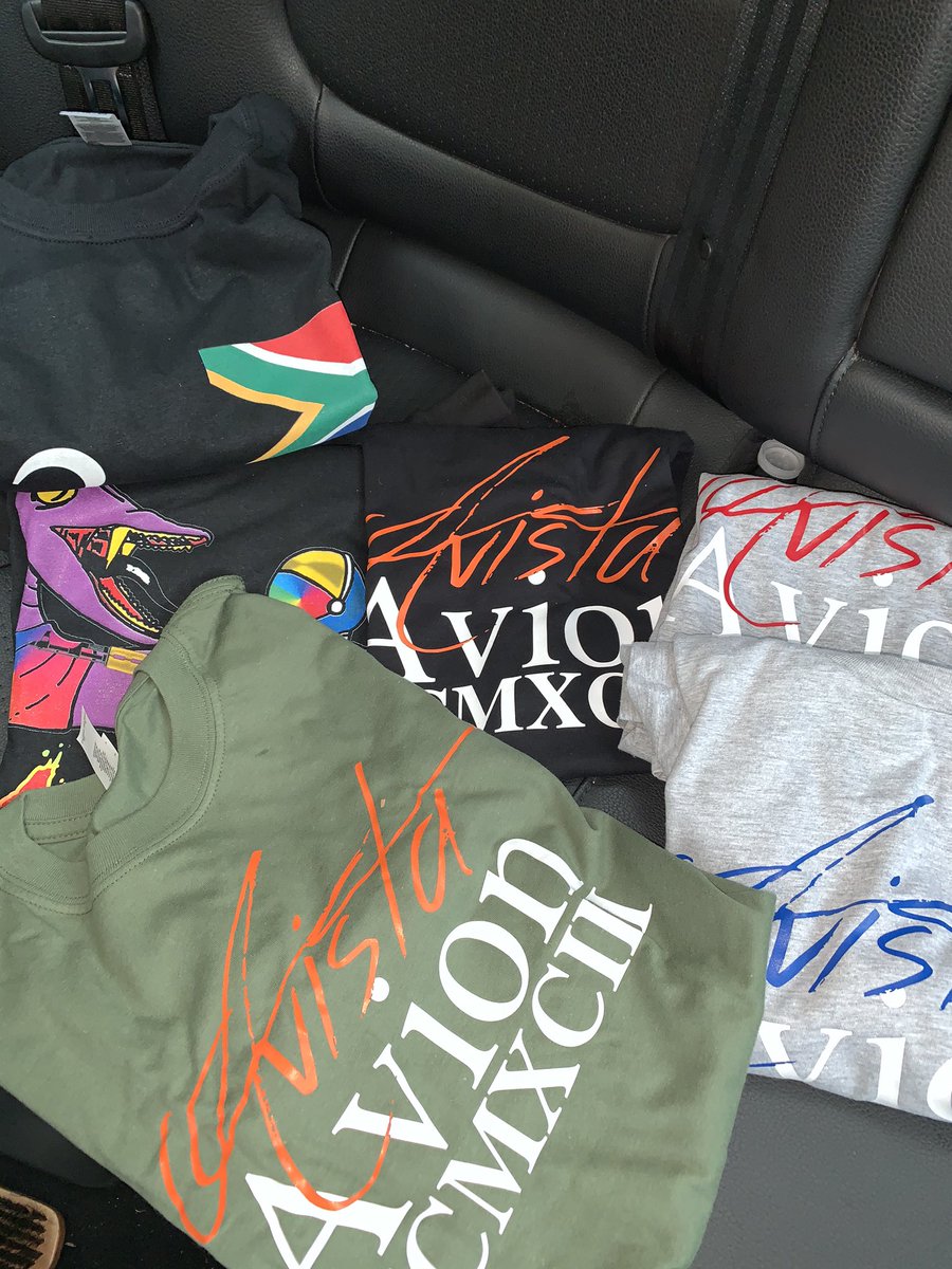 Rowhunnit's tweet image. Back seat covered in Avista #AvistaAvion