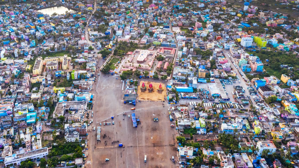 Saradha Bali and Malini: The forgotten river of Bada danda, Puri.Ever wondered why Bada danda sometimes mentioned as 'Saradha Bali'! Let's go through history.Years ago there used to be a river flowing through Puri Bada danda named Malini, a tributary of Bhargabi. #BahudaJatra