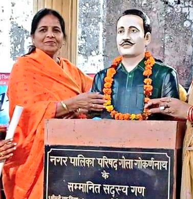 "देश के हित कर चले सब कुछ हवन,तुमको नमन है!" 
अपना सर्वस्व देश को सौंप, भारत-पाक युद्ध में अदम्य साहस और अलौकिक वीरता से लड़ते हुए वीरगति को प्राप्त होने वाले 'परमवीर' अमर शहीद #वीर_अब्दुल_हमीद के जन्मदिवस पर उन्हें कृतज्ञ राष्ट्र की ओर से शतकोटि प्रणाम

#VeerAbdulHamid 🙏