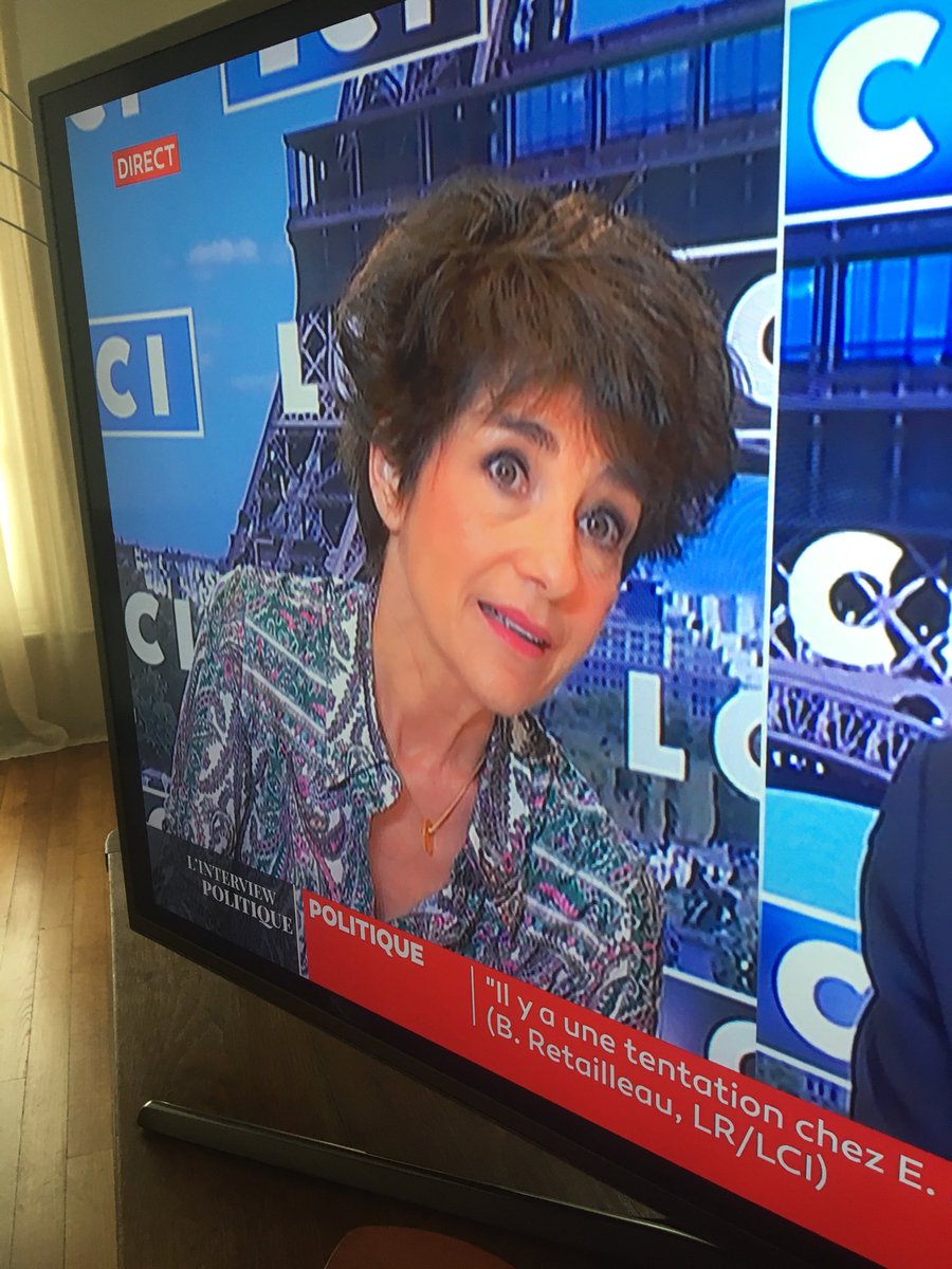 nyounay3's tweet photo. ⁦Pourquoi ⁦@EliMartichoux⁩ penche à gauche ? Inquiet pour votre dos ! #LCI https://t.co/WTe8E2Gz2L