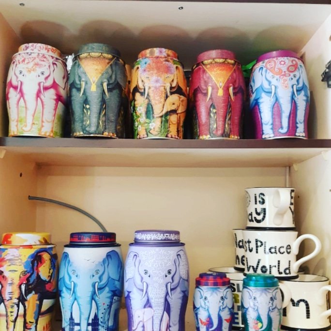 KCveggiekitchen's tweet photo. My herd of elephant tea caddies for holding my herbal &amp; fruit teas - including 2 baby elephants for travelling. #kaeceesvegetariankitchen #williamsonteas #herbalteas #fruitteas #tea #healthylifestyle #HealthyEating #vegetarian #Vegan https://t.co/ldTE4DFosi