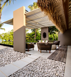 Cuida_tu_casa's tweet photo. Los cantos rodados son #tendencia #deco en jardines pero, ¿sabes qué más ventajas tienen? 
🔸Controlan la humedad 
🔸Protegen la tierra de cambios bruscos de temperatura
🔸Evitan la aparición de malas hierbas  
🆕 #post con la colaboración de @grupopuma 👉https://t.co/F0oMfy8spU https://t.co/Y5Fqs6eYGa