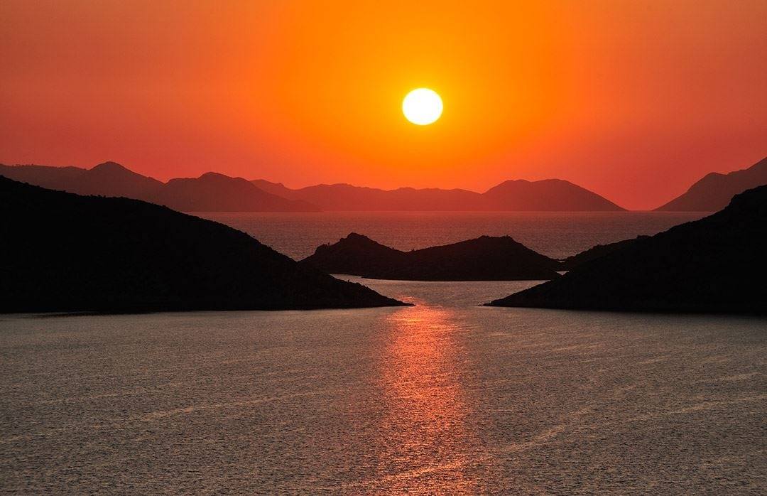 Bozburun Koyu kamp bölgesi, Marmariste yer alan ve şehir yaşantısının etkilerinden tamamen uzak olan, kısa bir yürüyüş mesafesi ardından koyda denize girme imkanı bulunan alandır. 
#kamp #kampyerleri #kampkafası