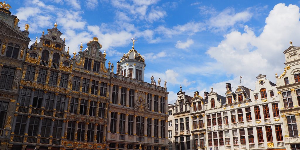 |Brussels Week| 🎲⁠
This week 3 puzzles on Brussels!📍⁠
⁠
Question: In what year was "The Bag" (Le Sac) rebuilt?⁠
⁠
No need to google for the answer, just keep an eye out! 👀
⁠
#brussels #belgium #riddle #enigma #bruxelles #visitbrussels #architecture #grandplace