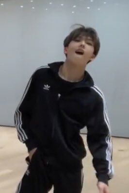이유 tweet media