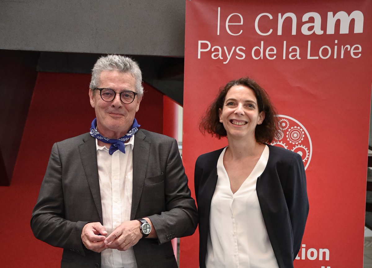 Fabwaw's tweet photo. Une carrière au service de la formation et du développement régional dont 11 ans à affermir l'utilité sociale du #Cnam en région. @LefeuvreYannick fait valoir ses droits à la retraite et laisse les rênes à @l_vanasten "une battante qui saura mettre du rythme et tracer son chemin" https://t.co/fRbB1nVbUl