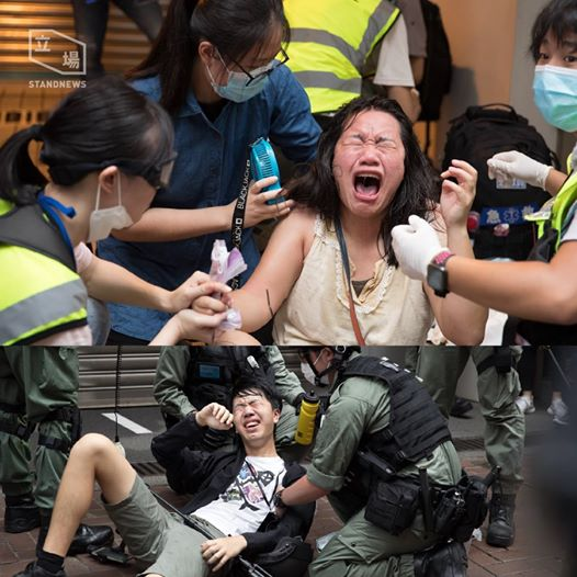 Mingfun26273762's tweet photo. #HongKongPolice sprayed pepper to citizens without any threats. 
#香港黑警 https://t.co/XiAGonVk9l