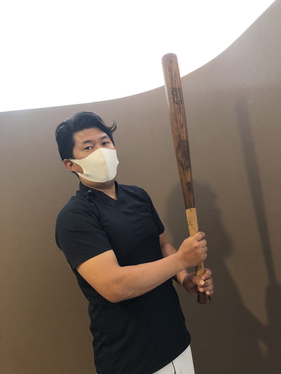 サルビア整骨院 Auf Twitter 約100年前の木製バット 日本にプロ野球がなかったためアメリカに渡り野球をされた方が使用していたバット スーパー貴重 グリップにコルクが巻いてある バット 木製バット ルイスビル 野球 お宝 ベースボール アメリカ産 戦前