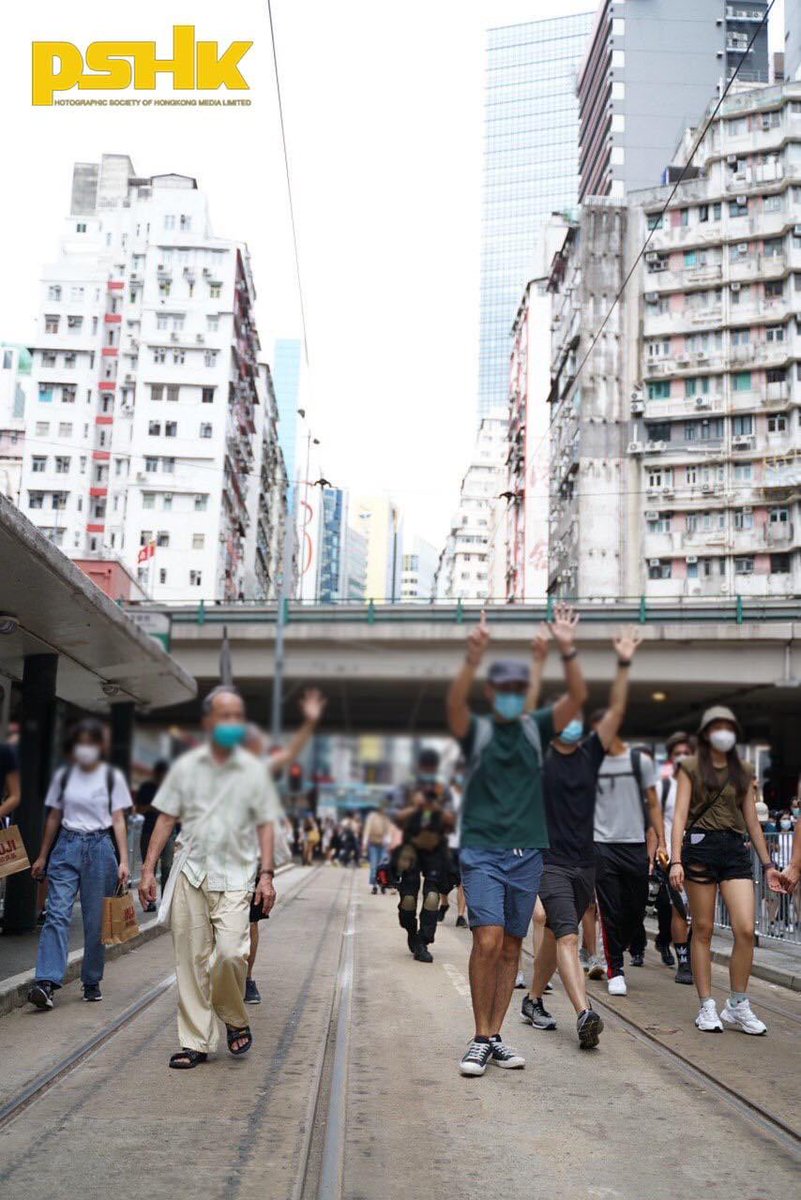 OfficialPshk's tweet image. Around 2pm, large no. of citizens poured onto streets in #CausewayBay and marched toward #HennessyRoad. They chanted slogans and raised the #FiveDemandsNotOneLess hand gestures.