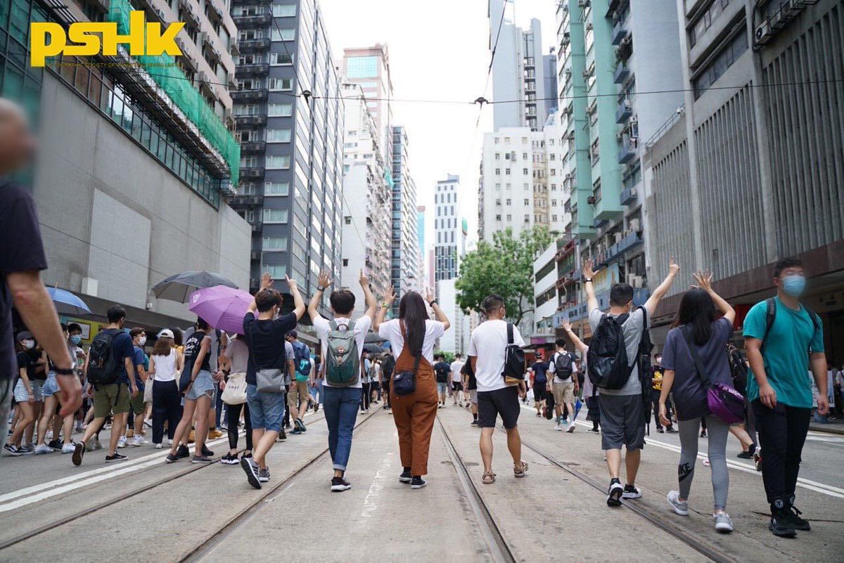 OfficialPshk's tweet image. Around 2pm, large no. of citizens poured onto streets in #CausewayBay and marched toward #HennessyRoad. They chanted slogans and raised the #FiveDemandsNotOneLess hand gestures.