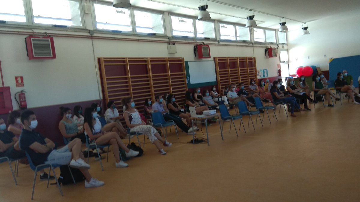 ceiparcipreste's tweet photo. Así fue nuestro último claustro online. Guardando distancias, con mascarillas y online para los que no han podido venir. #adaptandonos https://t.co/8bYjm1xaSn
