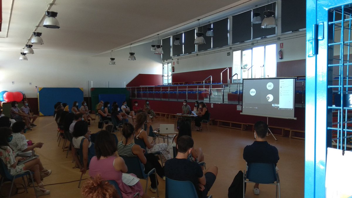 ceiparcipreste's tweet photo. Así fue nuestro último claustro online. Guardando distancias, con mascarillas y online para los que no han podido venir. #adaptandonos https://t.co/8bYjm1xaSn