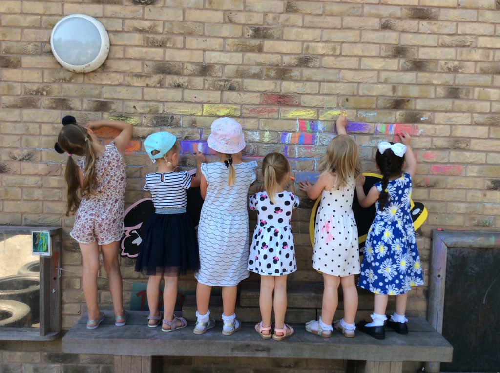 Follow our brand new #earlyyears #EYFS Twitter - @hollybushEYFS. Looking forward to sharing all our #learning with you! #bramley #childfriendlyleeds