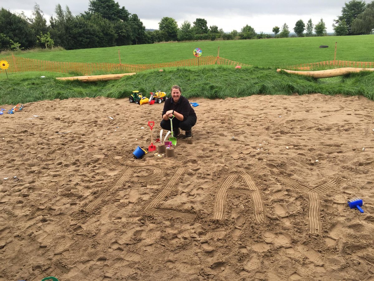 rachmurrayplay's tweet photo. 4 years since creating the #PlayBeach 50 tonne sandpit #playmatters #opalschools https://t.co/e1IHFqZ35t
