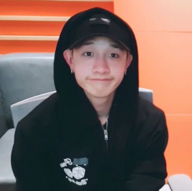 ——A thread of chan went :] ——because why not he is a total cutie:( @Stray_Kids  #StrayKids  