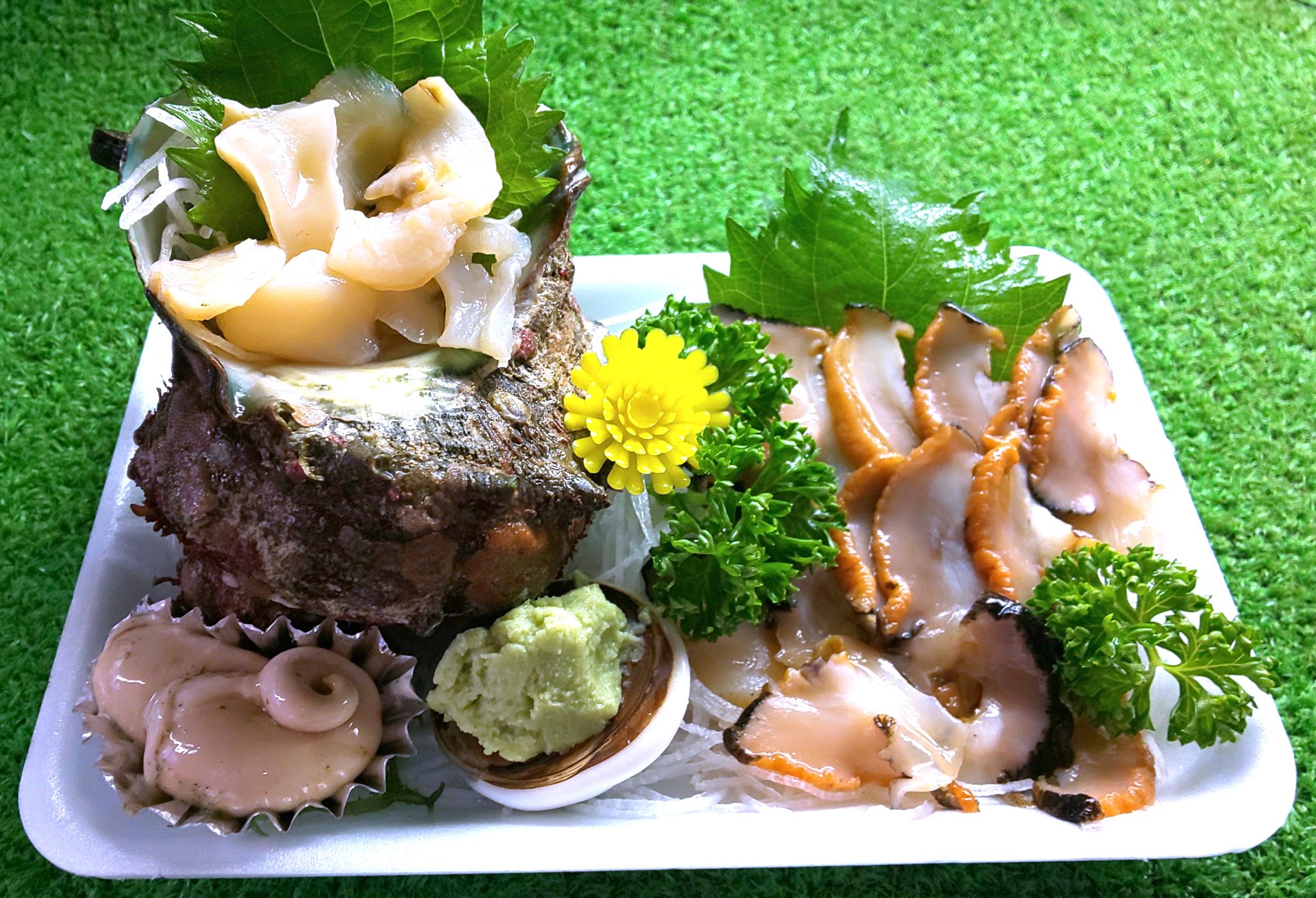 練馬 丸川水産 Raincrst ありがとうございます サザエお好きでしたか うちのは大型で食べ応えありますよ 殻から外したてコリコリ最高です 巻き貝ファンも多いですね さざえ サザエ 栄螺 サザエ刺身 刺身 お造り 鮮魚店 練馬