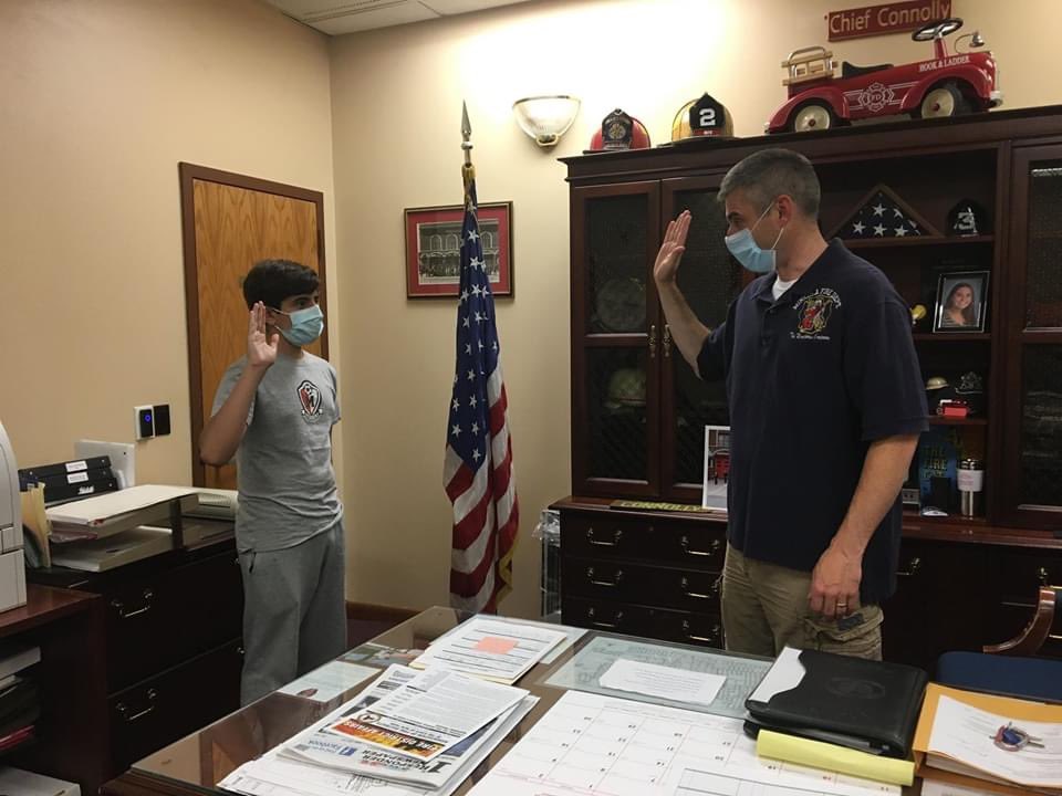 NYPortuguese's tweet photo. Congratulations to Andrew Pereira who, on Monday, was sworn to the Mineola Junior Fire Department - MJFD by Chief Connolly.
Andrew's father is Mineola’s Deputy Mayor, Paul Pereira.
#mjfd #nypalc #youth #mineola https://t.co/X65vuLANzw