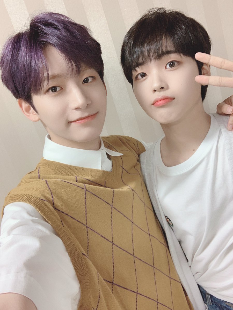 CRAVITYstarship's tweet photo. [📸사진] 200701
#TMINEWS☁

오늘 #정모 와 #형준 이의
TMI NEWS는?🤔

TMI NEWS와 함께해
너무 즐겁고 행복했다는 것💝

#CRAVITY #크래비티
#HIDEOUT
#REMEMBER_WHO_WE_ARE
#Cloud9 https://t.co/bhPfEqzz8t