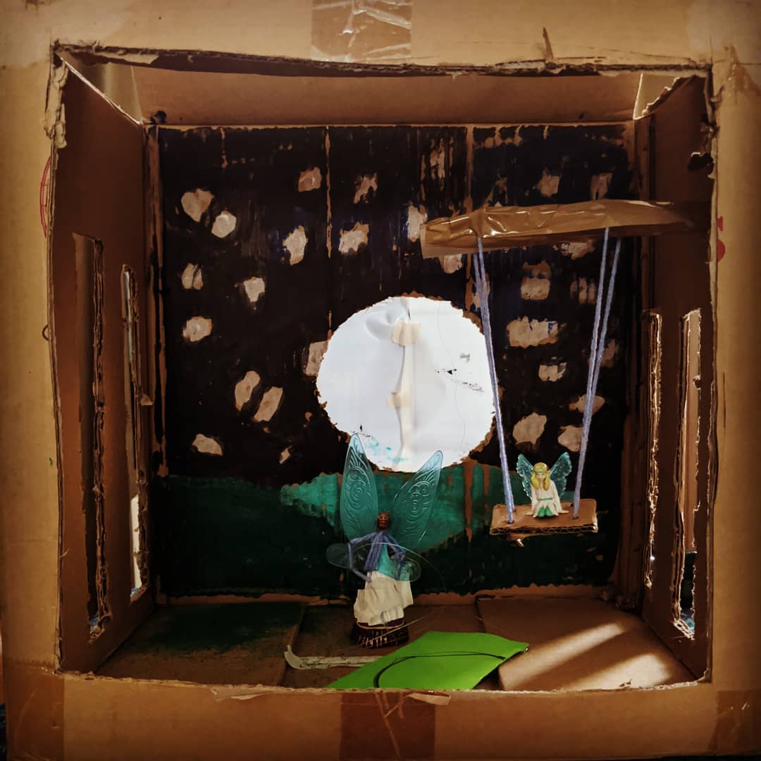 ArtHoppers's tweet photo. We love this BEAUTIFUL theatre by Leila @GayhurstE8 inspired by our #MarvellousMondayMaking resources with @Hackneylibs The transition from day > night with the atmospheric green light really adds to the drama & magic of #AMidsummerNightsDream. Fabulous! https://t.co/2gfOamgj2l https://t.co/1bz7AcZFUb