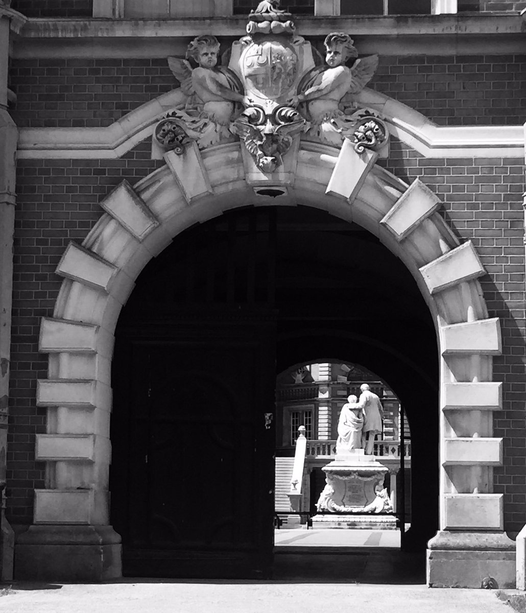 DavidWard30's tweet photo. @RoyalHolloway Founder’s Building https://t.co/fx46mjRb5H