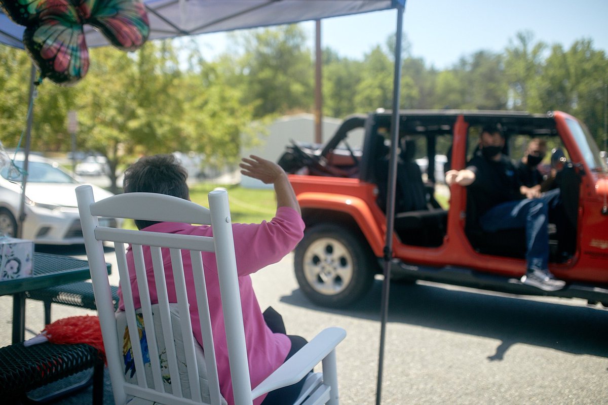 Congratulations to Evelyn Facciolo, Area Manager, who is retiring after 28 years of service! Yesterday our team surprised her with a #SociallyDistanced celebratory parade in her honor. We wish her all the best in her retirement! #ThankAHungerHero #SchoolLunch #PositivelyPWCS