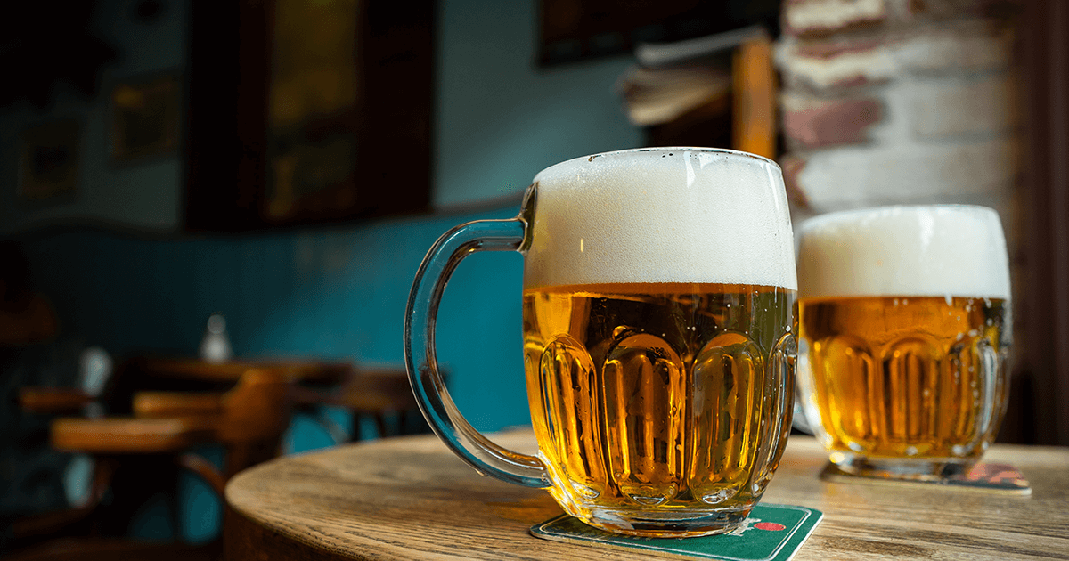 Running_Club's tweet photo. Beaucoup de runners pensent que la bière favorise la récupération …🍺  🏃 
On démêle le vrai du faux avec ces quelques idées reçues 
👉 https://t.co/1H9I6BPdgd

#recuperation #biere #running #RunningClub https://t.co/OO1A8UlThW