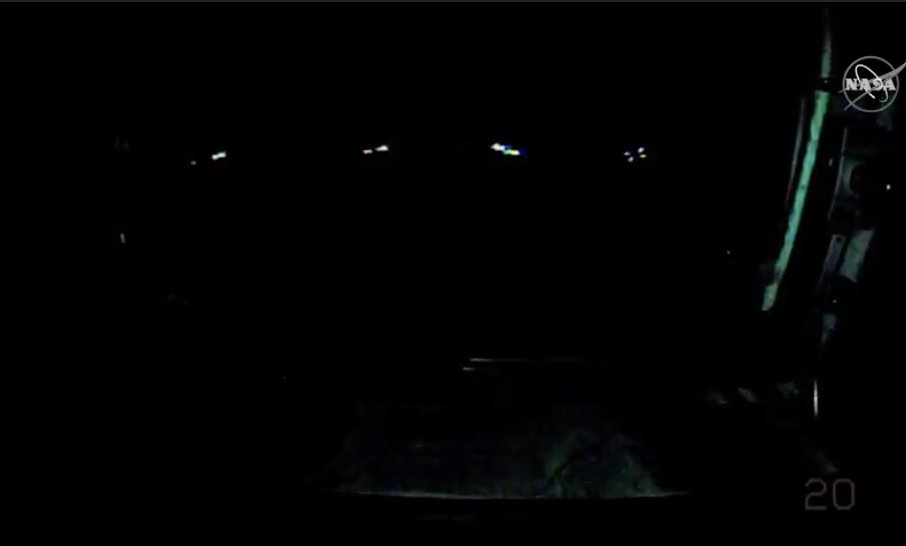 genejm29's tweet photo. #NASA #ISS #EXP63 #EVA229 #EVA66 - Behnken reports the new battery adapter is "soft docked" or in place, just needs to install the plate at the site. View from Behnken's helmet cam. ISS in an orbital night. Behnken now securing the adapter in place. https://t.co/LspaLlkmnQ