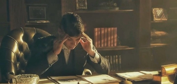 mario__tj's tweet photo. Thomas Shelby soy yo estudiando para la #EBAU #ebau2020 https://t.co/e8Pom6EQeO