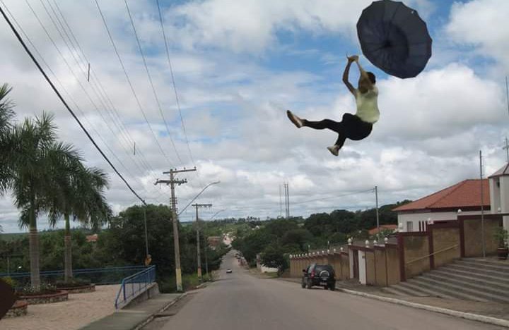 #vento #ventania #ciclonebomba
Governo: As aulas voltarão em setembro

Eu indo pra escola em setembro: