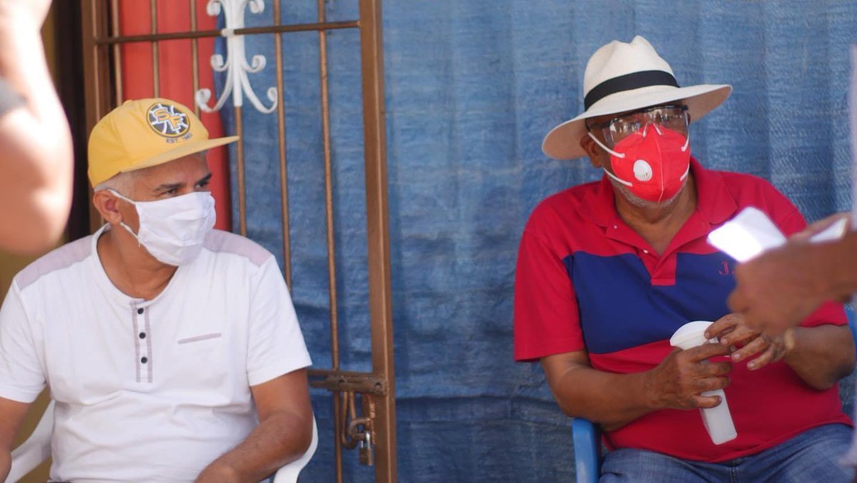 MaximoCastroS1's tweet photo. Visitamos al amigo Pablo Lora quien se une a trabajar en nuestra candidatura desde Navarrete, seguimos sumando fuerzas.
.
.
#Vota3
#MaximoCastro
#Elecciones2020rd https://t.co/LDtqwvB1K9
