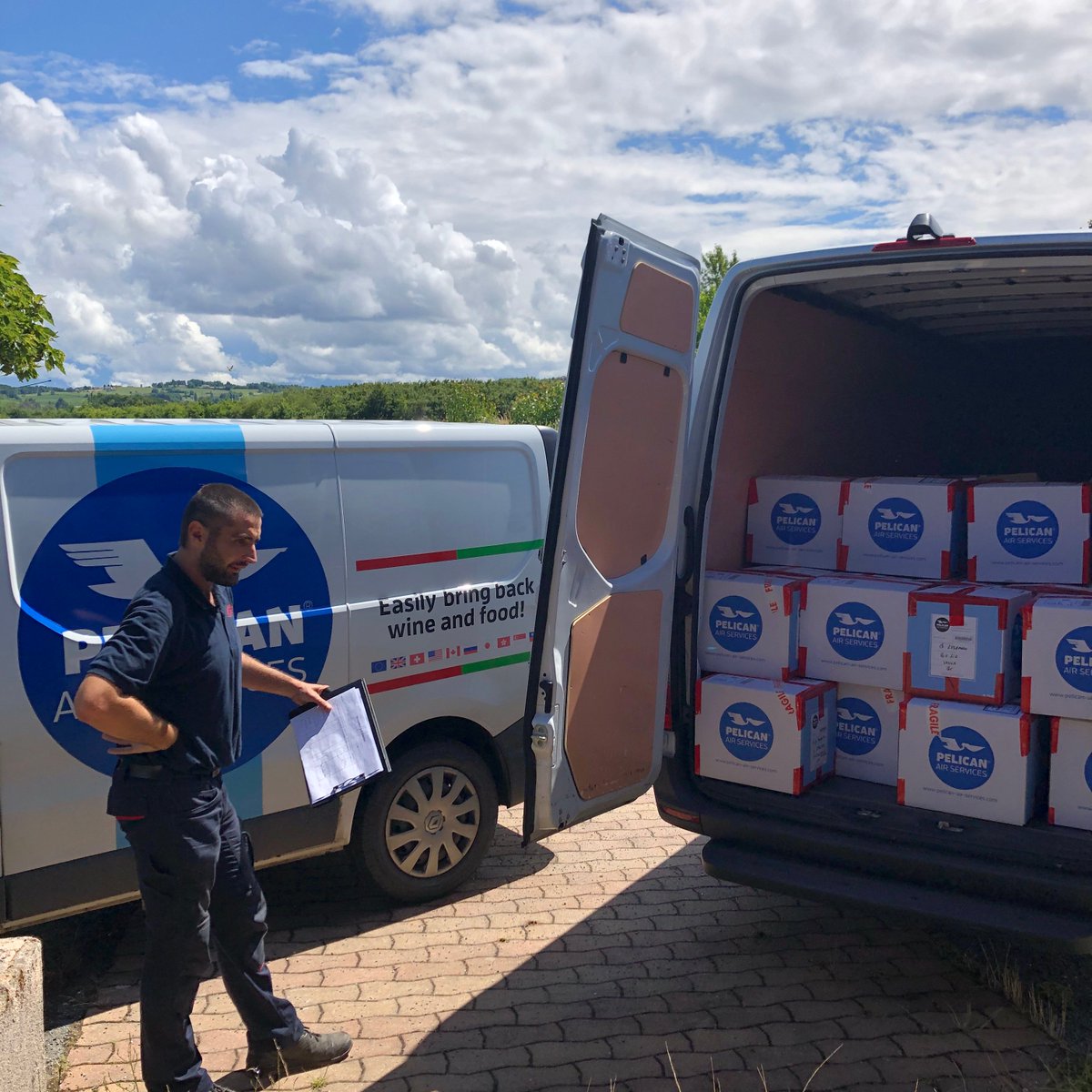 Pelican_AS's tweet photo. Pelican Air Services est la solution innovante qui permet d'expédier vos vins et produits locaux favoris directement à votre domicile en moins de 72 h sur l’Europe et le Monde 🇪🇺🌍💨

N ‘ hésitez pas à nous contacter : 33 768 46 11 58 / contact@pelicanairservices.com https://t.co/KDed45jfqO