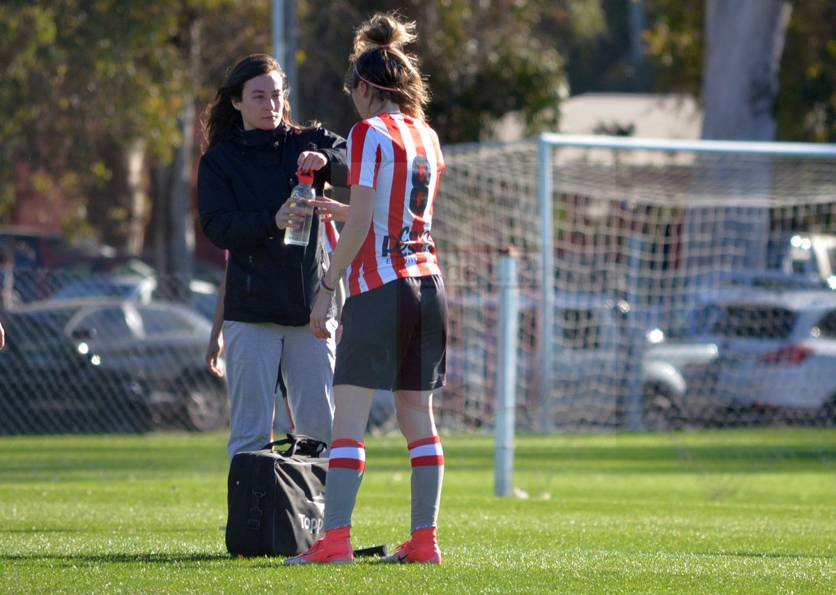 EdelpFutbolFem's tweet photo. #LigaProfesional CUERPO TÉCNICO CONFIRMADO
DT: Pablo Pastor
Ayudante de campo: Elizabeth Aramayo
Prep. Físico: Laureano Jiménez
Entrenador Arqueras: Ramiro Blanco
Asesora Técnica: Bettina Stagñares
Médica: Adriana Brandoni
Psicologa: Wylana H. Molese
Delegado: Joaquín Latreite https://t.co/9QygHyKEqz