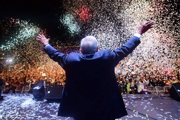 rocionahle's tweet photo. A dos años del triunfo del movimiento de regeneración nacional en México, se lleva a cabo la #4T con un gran líder en la Presidencia de la República @lopezobrador_  . 
Se escriben renglones en la historia donde queda establecido un nuevo régimen con un cambio radical. 🇲🇽🇲🇽🇲🇽 https://t.co/QWToys8fyq