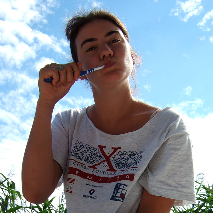 ARE YOU BRUSHING your teeth like a pro? Check out our new blog post and compare your technique against this list of bad toothbrush habits! #parkridgedentist #parkridge #parkridgeillinois

dentistinparkridge.com/2020/06/24/com…
