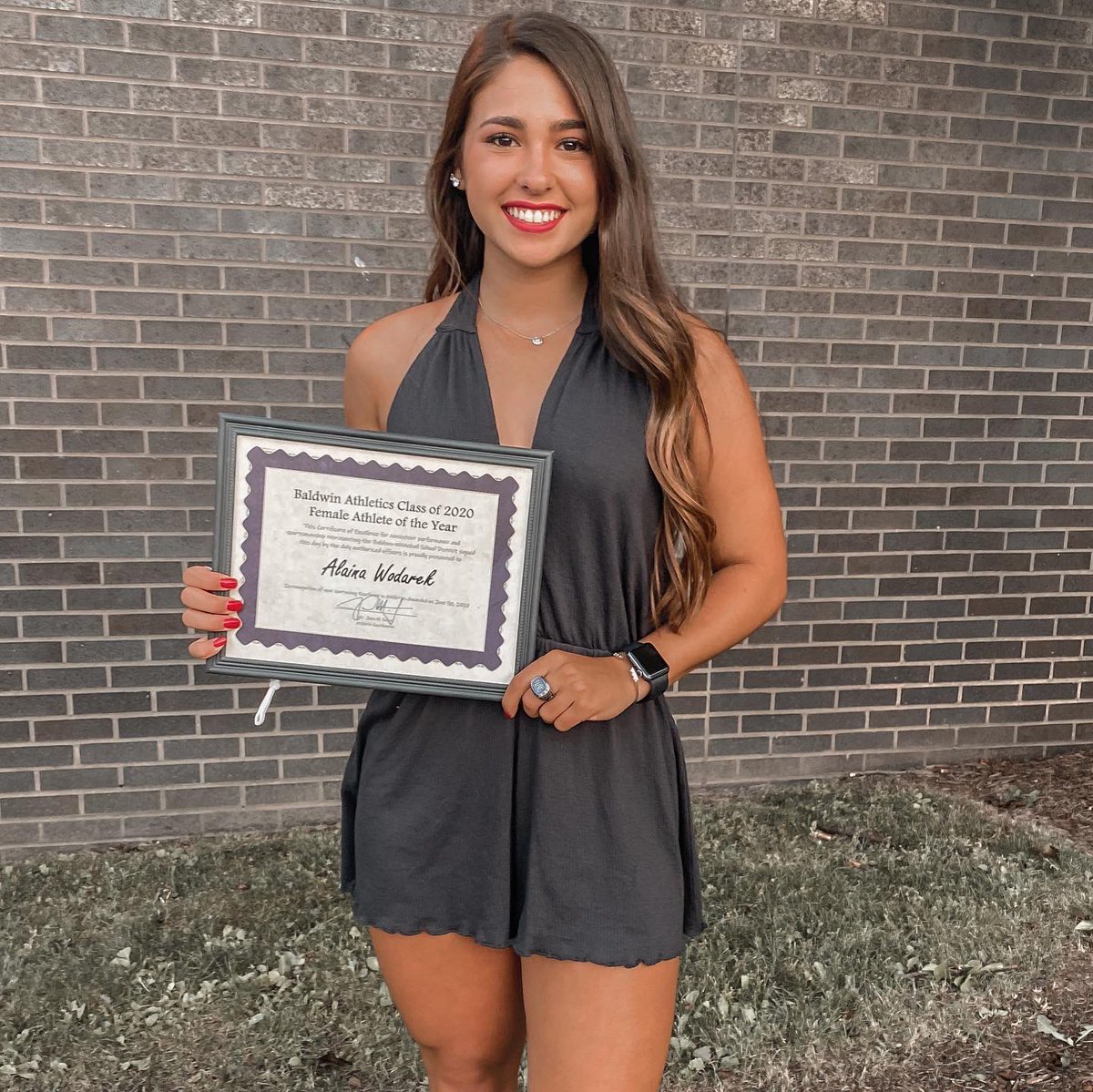 Feeling thankful ♥︎ thank you @BHS1Athletics1 for awarding me female athlete of the year! 🥰