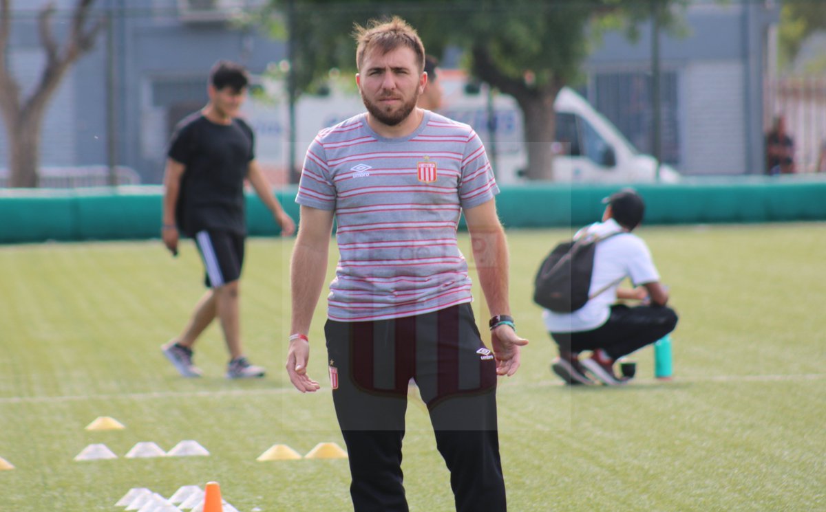 EdelpFutbolFem's tweet photo. #TerceraDivisión LA RESERVA SIN CAMBIOS
Director Técnico: Javier Galati
Ayudante de Campo: Gabriela Ramirez
Preparador Físico: Juan Francisco Bianchi
Entrenador de Arqueras: Ramiro Blanco
Médica: Adriana Brandoni
Psicóloga: Wylana Hernández Molese
Delegado: Joaquín Latreite https://t.co/Sk3BH8y0fp