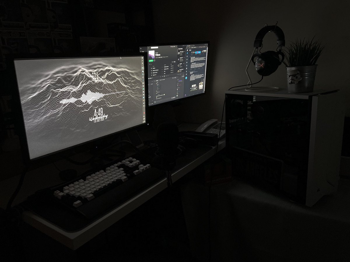 JoshuaaParrilla's tweet photo. Setup 2020 🔳👾 https://t.co/robcvH91xS