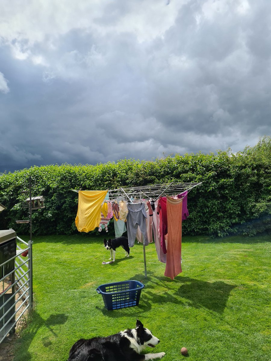 Well that was a waste of time putting the washing out ... #RainOnMe