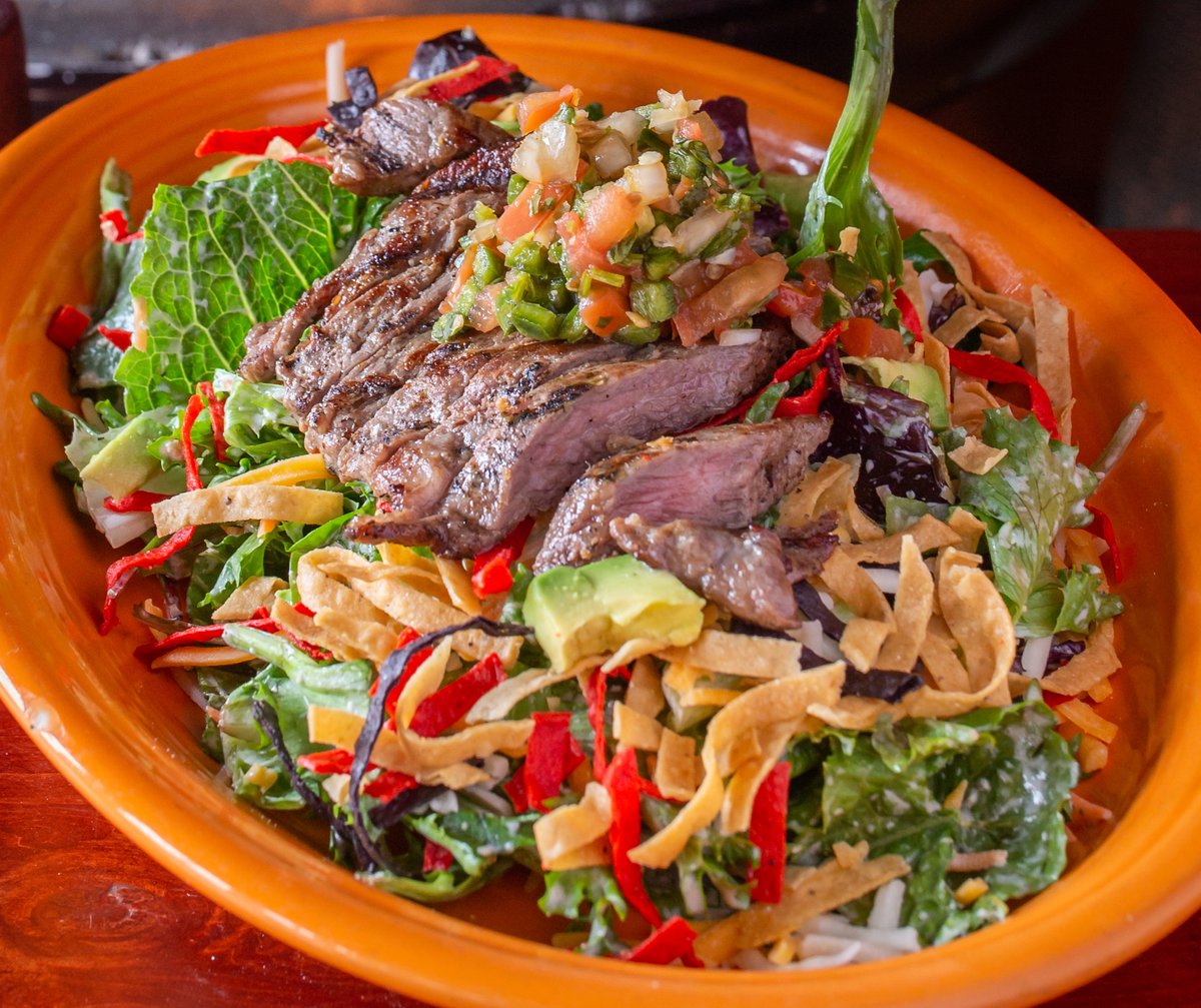 AngryOwlGrill's tweet photo. Stuff Your Beak with our Fajita Steak Salad. Marinated, grilled Angus Fajita steak w/ cheese, avocado, pico de gallo &amp; crispy tortilla strips tossed in house-made Green Chile ranch #ElPaso #EPTX #ElPasoLocal #EPTXEats #Chuco https://t.co/mgIPH0iEmd