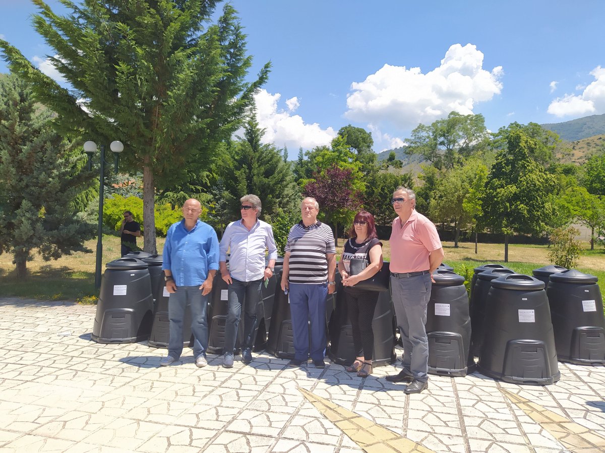 Lesswaste2G's tweet photo. Distribution of the #homecompostingbins in the Municipality of Prespes
For more info👇
https://t.co/MDq0re5Orq https://t.co/d57U45CWEU