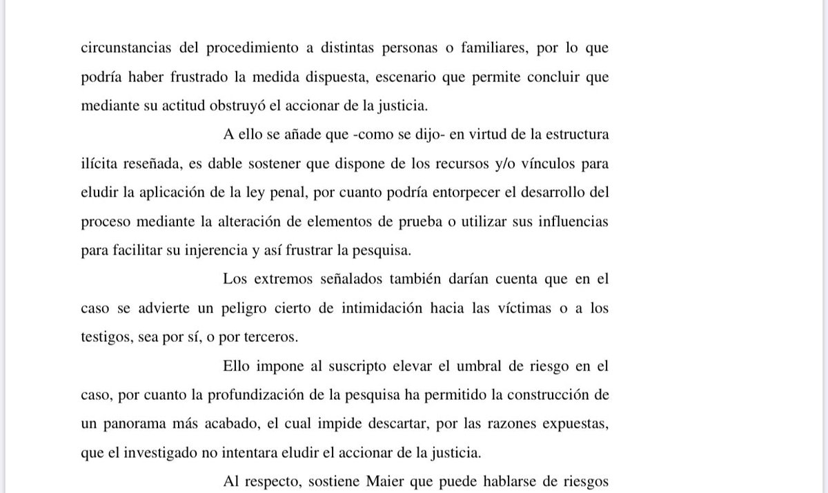 gabrielmorini's tweet photo. Muy duro Villena con Dario Nieto en el rechazo a su eximicion de prision. No entregó su DNI y se resistió además de encerrarse en el auto a mandar mensajes desde su celular. Indicios de obstrucción de justicia. Mismos argumentos por los que ordenó 22 detenciones ayer https://t.co/1YZSAeh6IC
