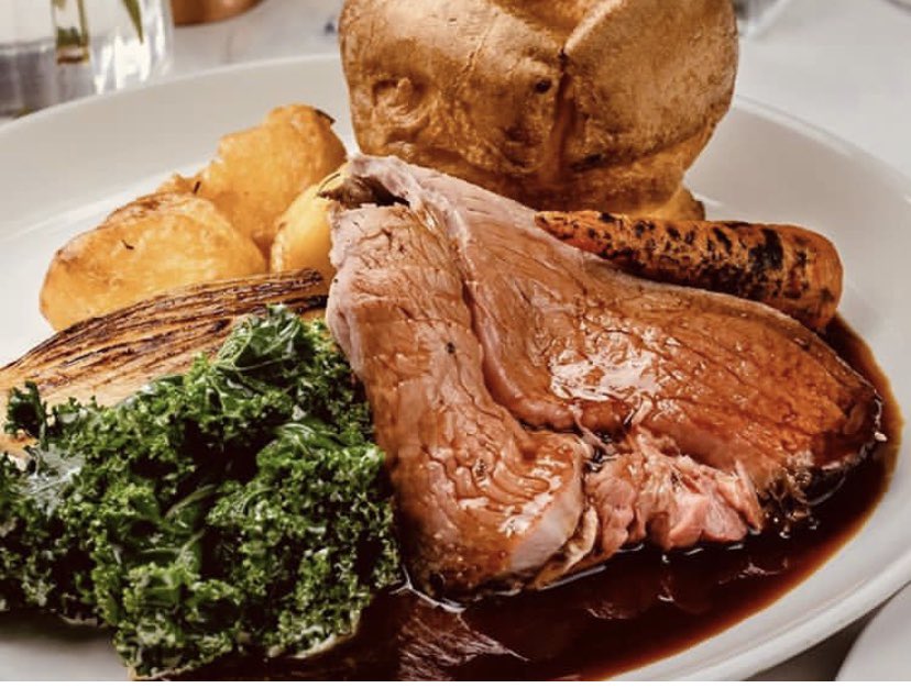 SPACE LEFT👀

Why not book this Sunday lunch for only £12.95😍

No better way to soak up the 4th of July hangover😉... Plus don’t miss out on all our new drinks offers😏