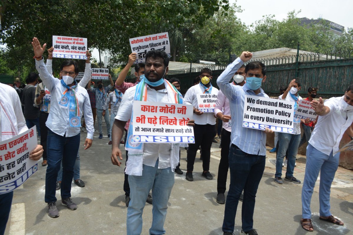Nagesh_nsui6's tweet photo. .@nsui has been continuously demanding that all students Should be promoted without exams and Fees Should be waived off. 
On these demands,Today we protested in front of @HRDMinistry demanding the same to implement immediately.
#PromoteStudentsSaveFuture
#NoExamInCovid https://t.co/4hyvWZ1DyL
