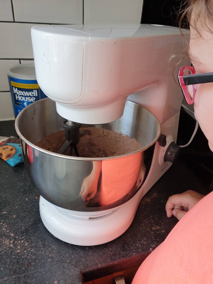 UtopiaprojectU's tweet photo. Lily's amazing Brownies!!π€© Our @barnardos #isolationbakeoff participants are genuinely turning into professionals! π These look too tasty!!! π #BakeOfftheProfessionals #young_carers https://t.co/2nhG509PQj