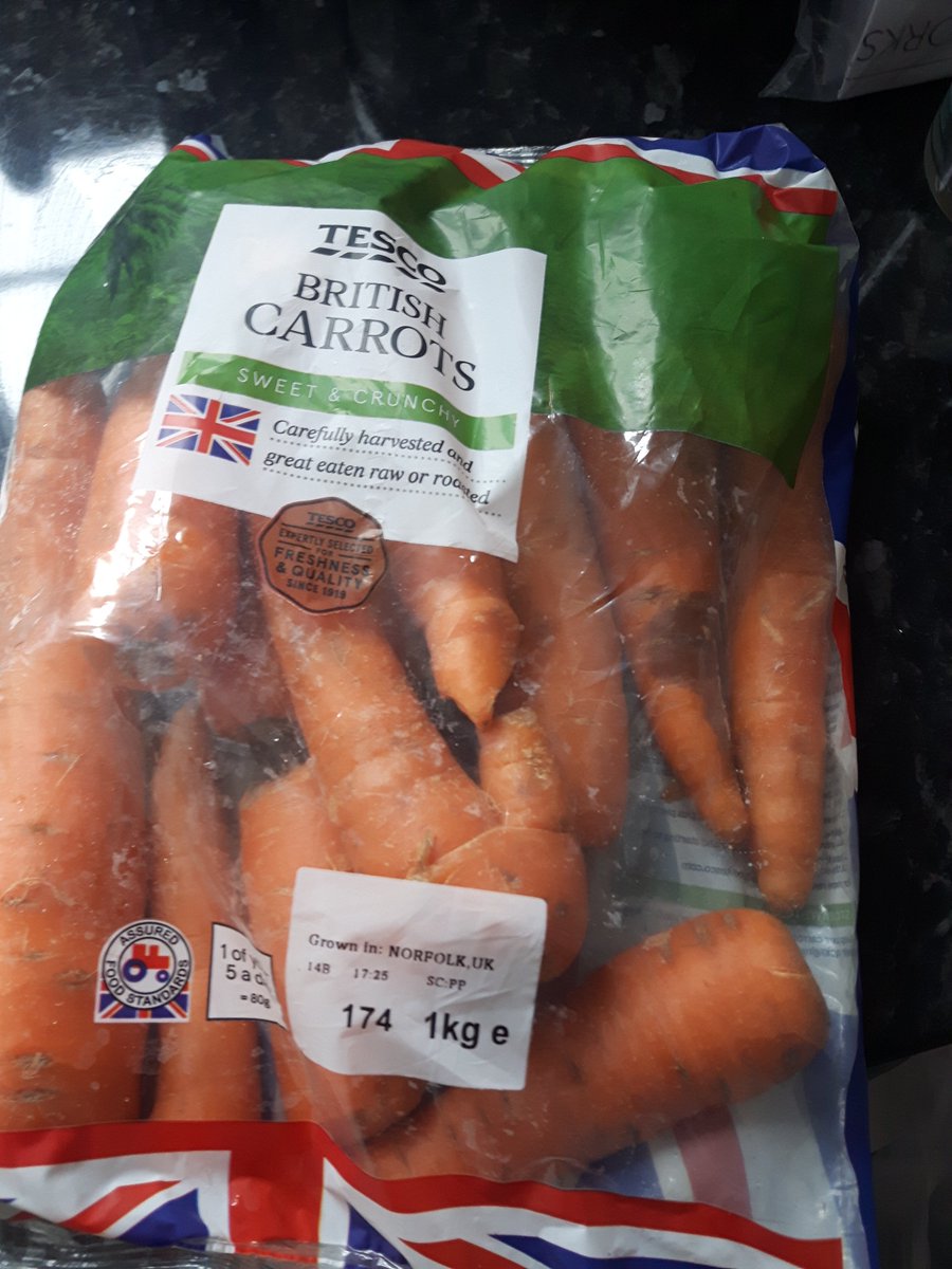 binnovative_web's tweet photo. @tescogroceries request a refund for carrots. Rotten in this morning click n collect order. Disappointing. https://t.co/JrrAKwBac0