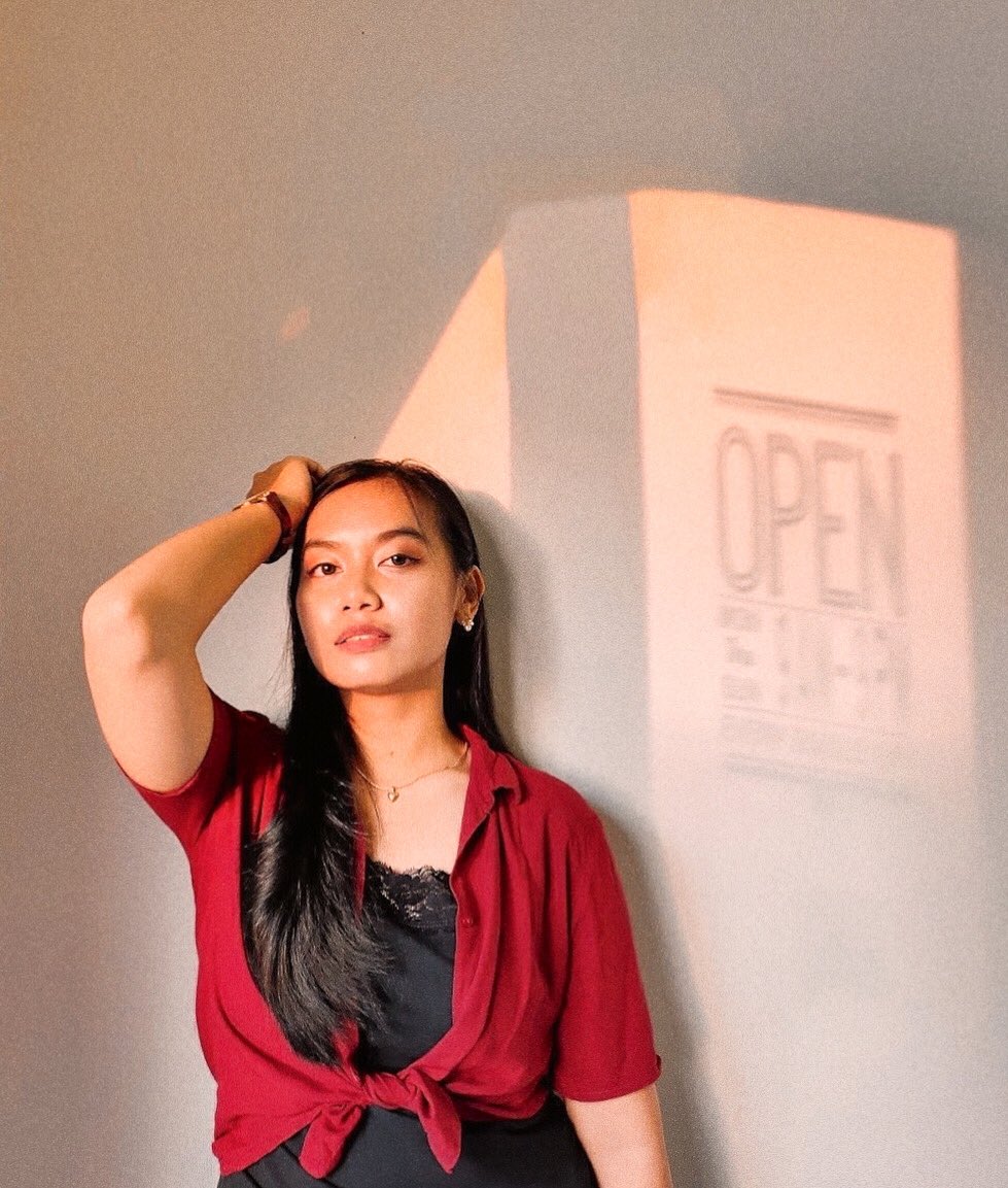 DeborahEllen_05's tweet photo. oh look! the cafe is open til 9pm, wanna grab sum coffee with me?🙋🏻‍♀️☕️ https://t.co/zJduUCTLwg