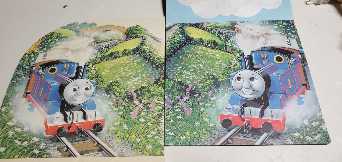 アリヤマダイキ Ashiatomonchich 92年のトーマスのメモ帳 タイプ2 を手に入れた トーマス ランドのエントランスにもこのイラストのポスター 貼ってありましたね 前にも紹介しましたが 鏡の様に反転した2タイプのイラストです 表情がすこし違います