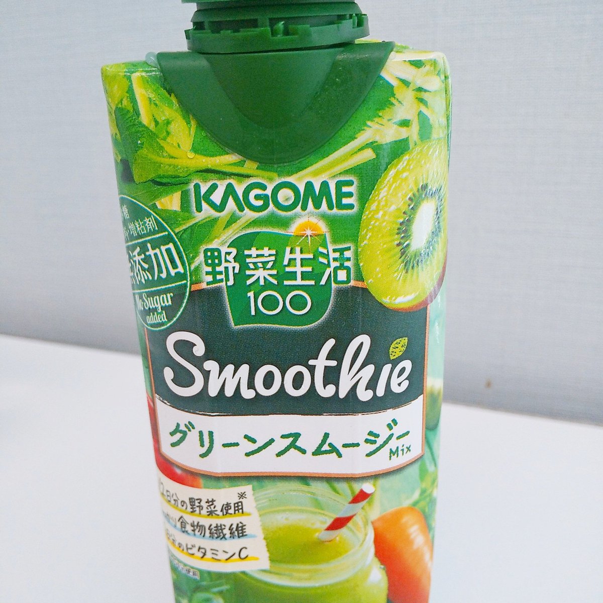 Mocha 最近のお気に入り 野菜ジュースの緑って 昔から苦手意識あって飲んでなったけど 最近いけることに気づいた 笑 野菜生活100 グリーンスムージー 最近のお気に入り お腹ぺコリン部