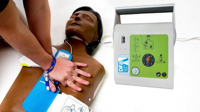 vgroupint's tweet photo. @Driver1stAssist – our preferred charity – is working with a well-established medical equipment manufacturer to develop life-saving defibrillators for only £220. Now, we need your help! Join the Heart Re-starting Revolution and be a part of history.

https://t.co/9mG4094exZ https://t.co/YezngUDiC4