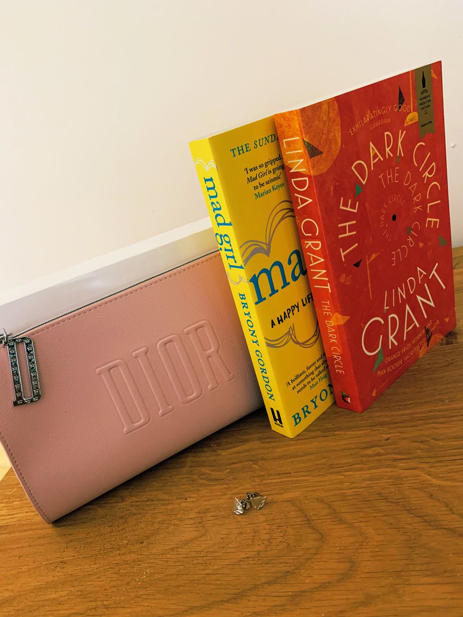 thereadingpara's tweet photo. It’s the 1st July & I see no better reason for another #giveaway! A copy of #MadGirl & #TheDarkCircle, a #Dior pouch & a pair of fox head stud earrings! Follow & RT by midnight 7 July to enter. UK only 📚🦊 https://t.co/mcc4KxomrJ